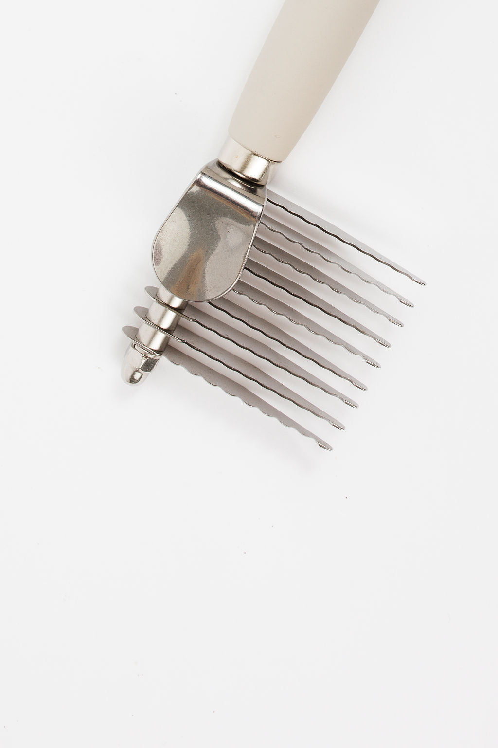 The Detangler - Your Pet Connection